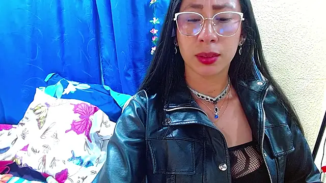 Gia_leinn stripchat live cam model