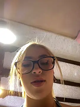 PrettyAshley_ stripchat live cam model