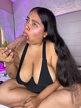 KataThonpson stripchat live cam model