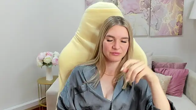 RoxyReignn stripchat live cam model