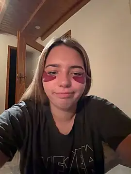 Naomi-Klein stripchat live cam model
