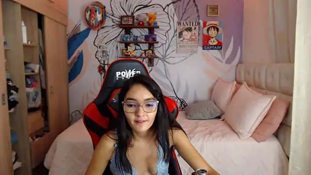 LinzyBaner stripchat live cam model