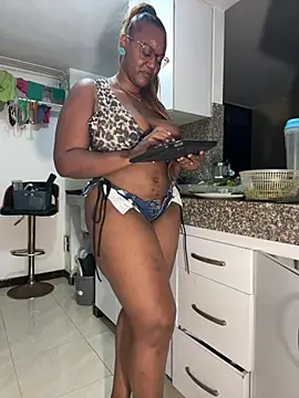 LiraRusso stripchat live cam model