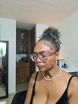 BiiancaEstradaa stripchat live cam model