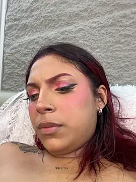 GiaRedd stripchat live cam model