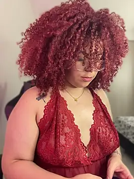 Leyah__ stripchat live cam model