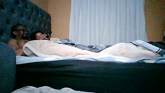 Sgeme325is stripchat live cam model