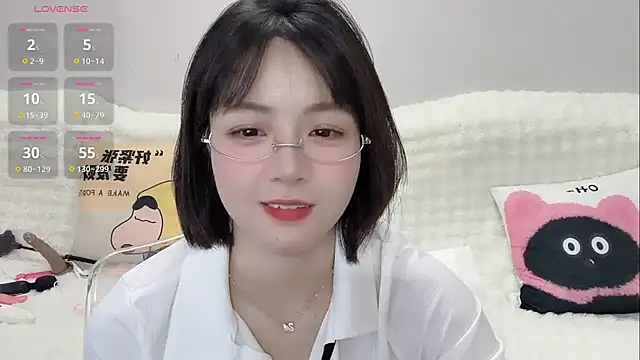 Lucy-8 stripchat live cam model
