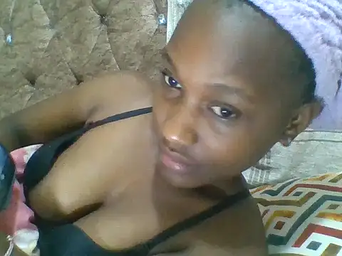 Tary90 stripchat live cam model