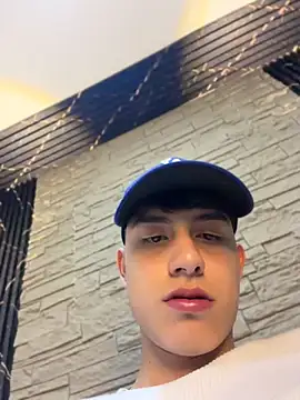 Lander_Cruz stripchat live cam model