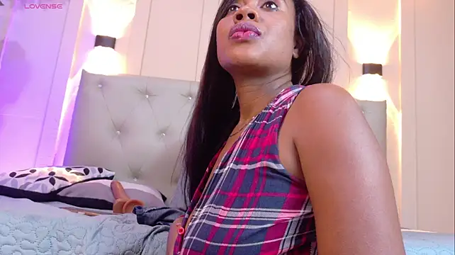 sofiaa_ebony stripchat live cam model