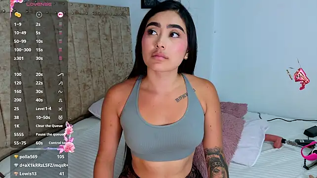 EmiilyEvans_ stripchat live cam model