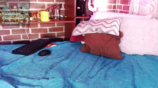gatuwildhott stripchat live cam model