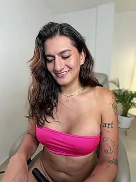 ari_artis stripchat live cam model