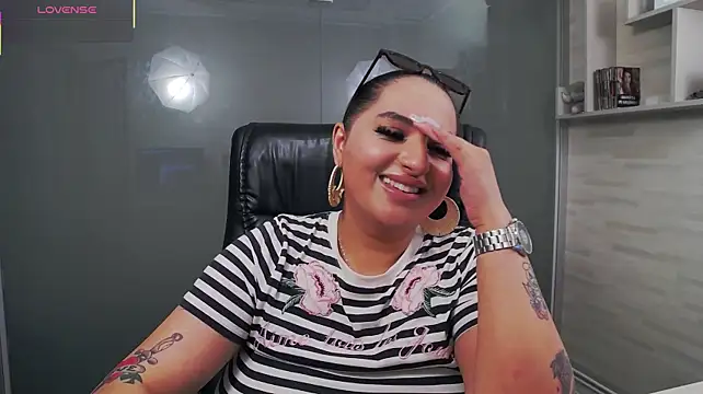BustyAllyy stripchat live cam model