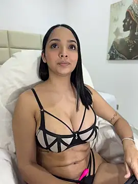 Chloelarsons stripchat live cam model