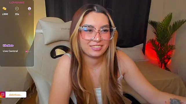 dakottaa_ stripchat live cam model