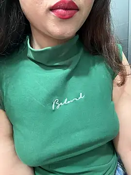 Yours_riya11 stripchat live cam model