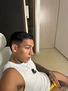 sendfer stripchat live cam model
