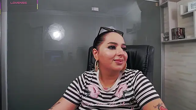 BustyAllyy stripchat live cam model