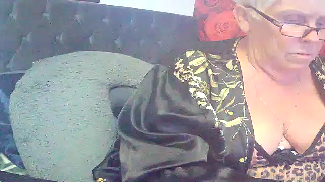 Playful_MILF_Demi stripchat live cam model
