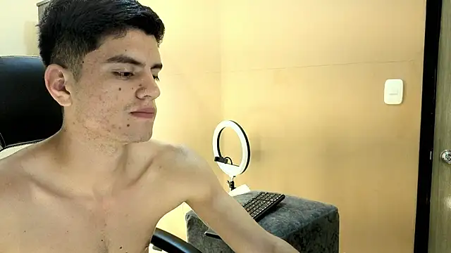 LeoTease stripchat live cam model
