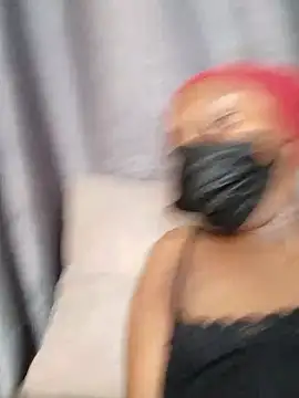 LaineOlives stripchat live cam model