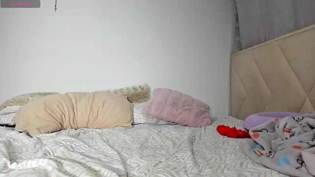 Aprodithe-and-aress stripchat live cam model
