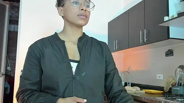 kelly_thomson stripchat live cam model