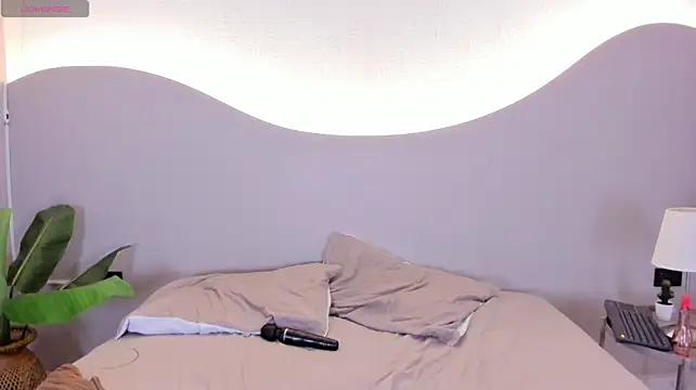 ainaah_ stripchat live cam model