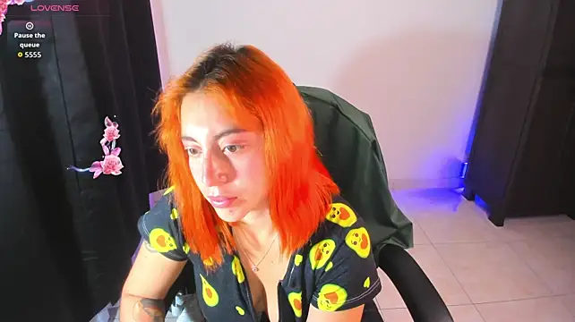 Violetaarey stripchat live cam model