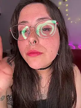 Mizztikaa stripchat live cam model