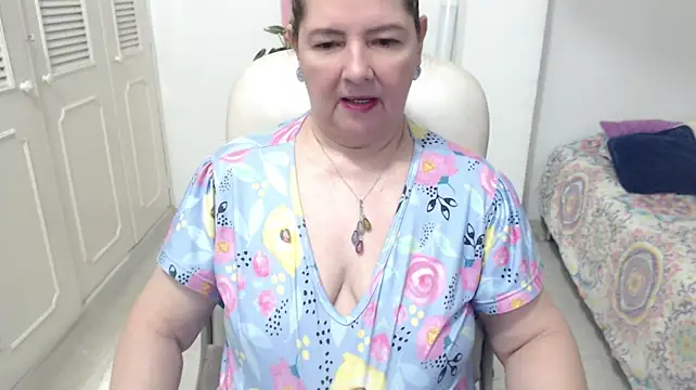 leonela_69 stripchat live cam model