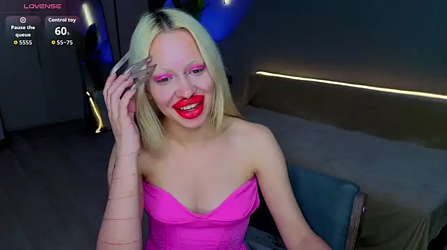 Luna_Beverly stripchat live cam model