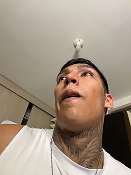 sendfer stripchat live cam model