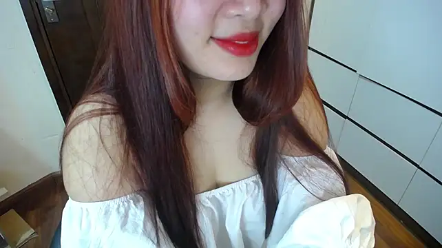 yalachil stripchat live cam model