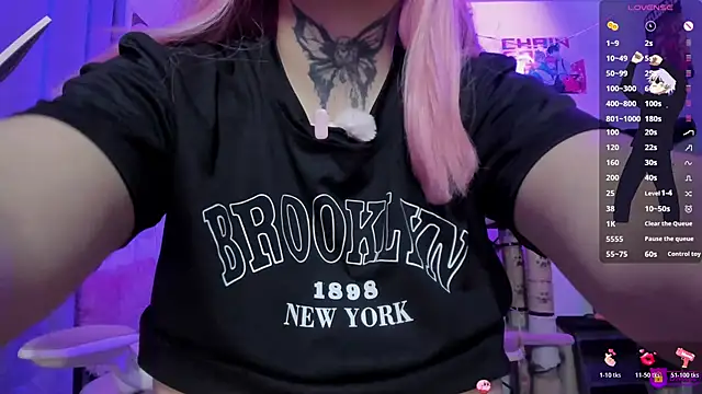 MaddyFooxx stripchat live cam model