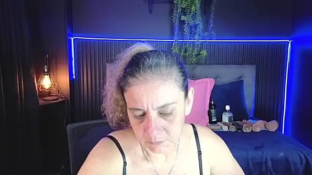 sasi_luna stripchat live cam model