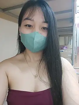 Laurie369 stripchat live cam model