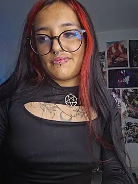 carolinerue stripchat live cam model