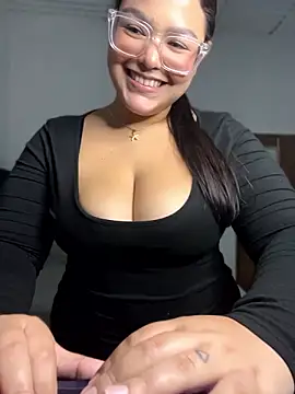 Natthalia stripchat live cam model