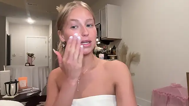 caseyyyhere stripchat live cam model