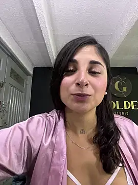 Francesca_Skuirt stripchat live cam model
