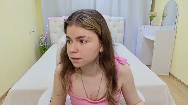 TinaRedly stripchat live cam model