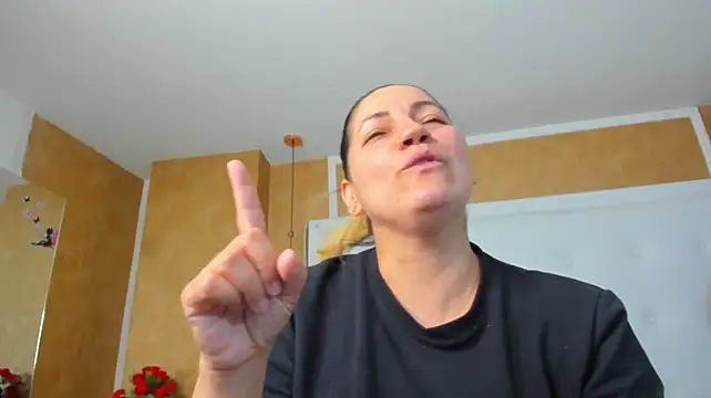 Heidy_milf stripchat live cam model
