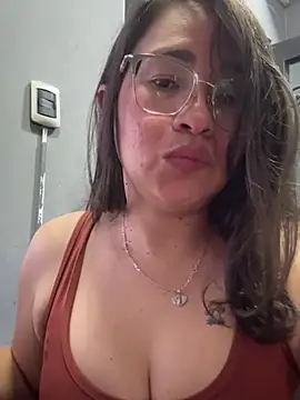 AlissBluumm stripchat live cam model