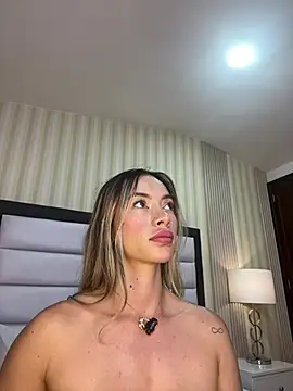 AnnaQuinn stripchat live cam model