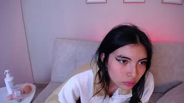 Bella_Cute_01 stripchat live cam model