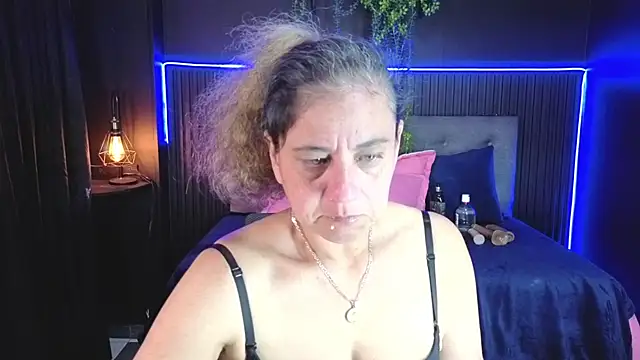sasi_luna stripchat live cam model
