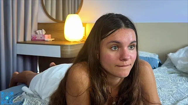 chloemilka stripchat live cam model
